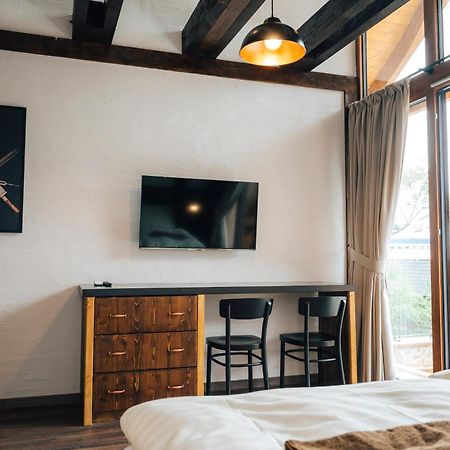 Nestville Apartments Hniezdne 外观 照片