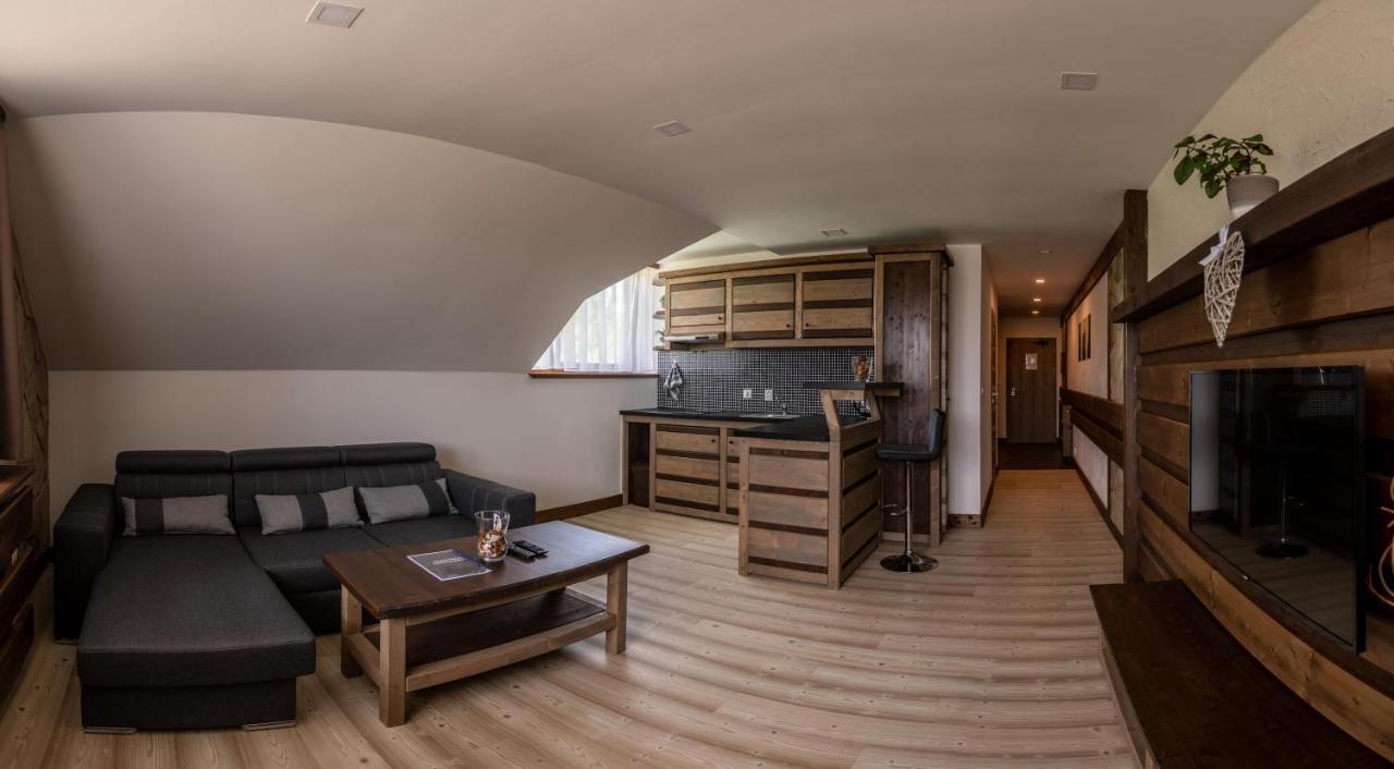 Nestville Apartments Hniezdne 外观 照片
