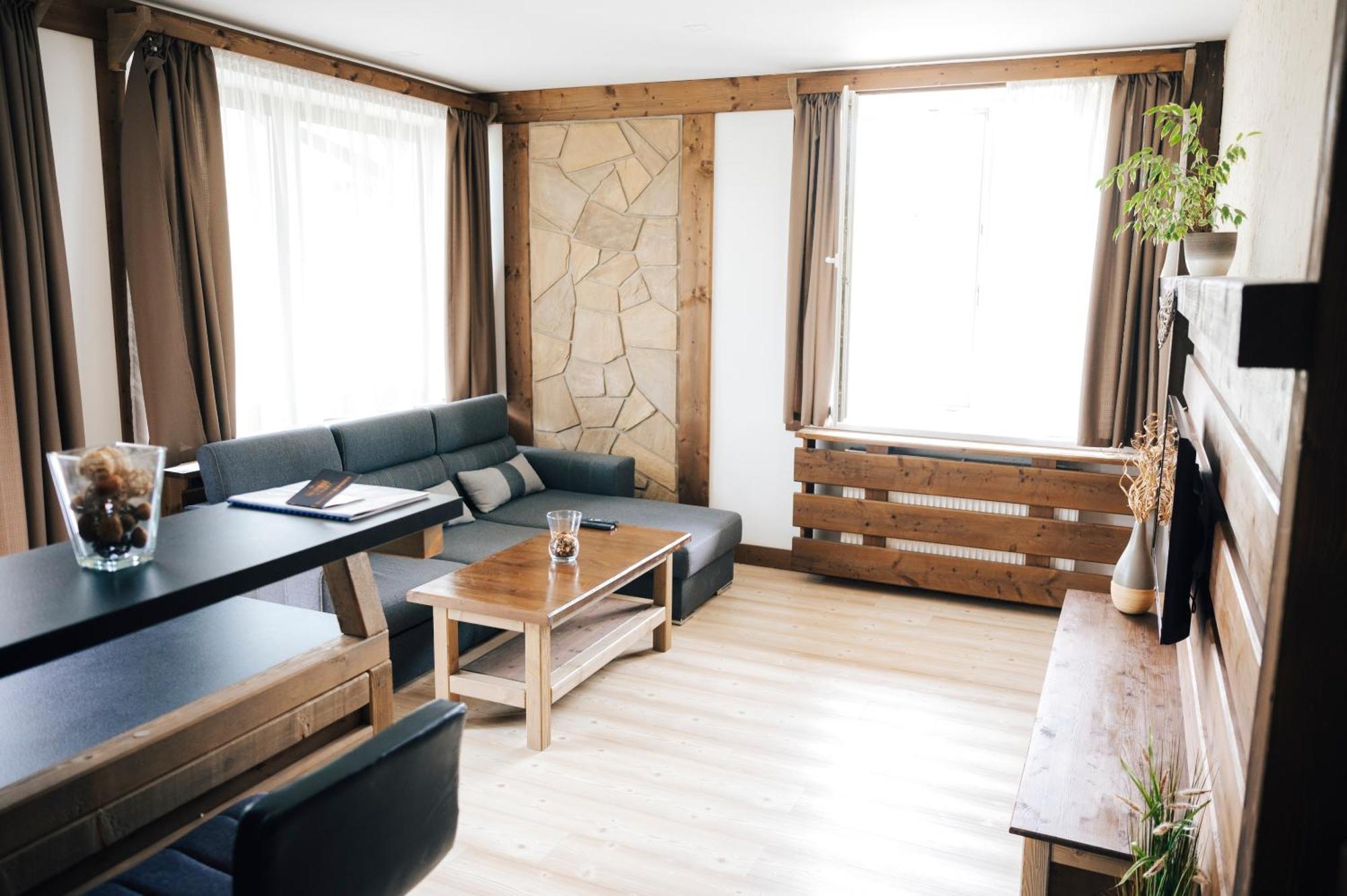 Nestville Apartments Hniezdne 外观 照片