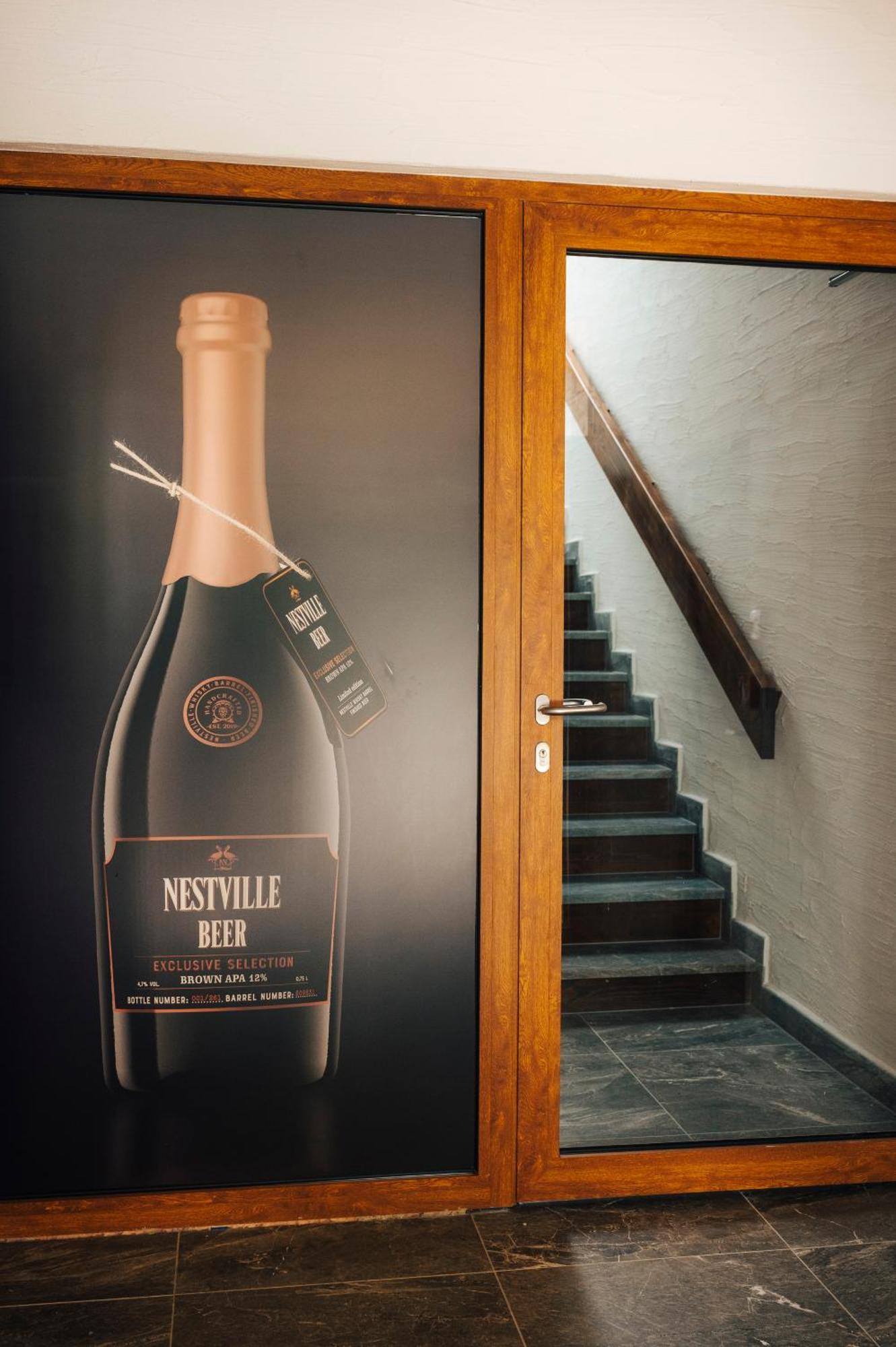 Nestville Apartments Hniezdne 外观 照片